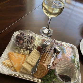 The Inn at 161 - Wine and cheese at arrival. - Hotels Near Me - Sutter Creek, California The Inn at 161 - Wine and cheese at arrival. - Hotels Near Me - Sutter Creek, California