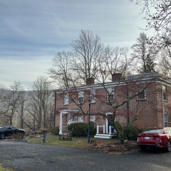 Cromwell Manor Inn - The Manor. - Bed & Breakfast Near Me - Cornwall, New York