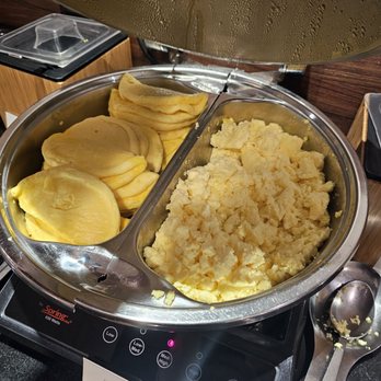 Fairfield by Marriott Inn & Suites at Dulles Airport - Eggs - omlet and scrambled - Hotels Near Me - Sterling, Virginia