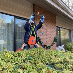 The Bridge Community Church - Decorating the Alderwood Park Convalescent Center for Christmas!