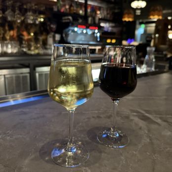 Countrypolitan Bar & Kitchen - Wine - New American Near Me - Nashville, Tennessee