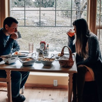 Lucinda's Country Inn - Bed & Breakfast Near Me - Fair Play, California