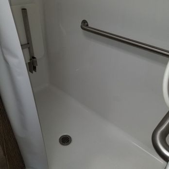 Morristown Manor - Walk or roll in shower in rooms - Health & Medical Near Me - Morristown, Indiana