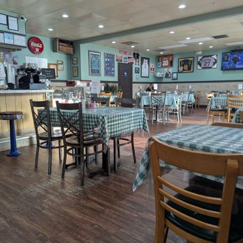 La Plaza Mexican Restaurant - One more shot of the dining area. They even have counter space! - Mexican Near Me - Houston, Texas La Plaza Mexican Restaurant - One more shot of the dining area. They even have counter space! - Mexican Near Me - Houston, Texas