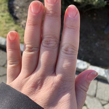 Uni Nails & Spa - Ombré gel manicure with gold detail on short nails - Nail Salons Near Me - Englewood Cliffs, New Jersey Uni Nails & Spa - Ombré gel manicure with gold detail on short nails - Nail Salons Near Me - Englewood Cliffs, New Jersey