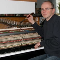 Guido Kophal - beim Stimmen - Kundendienst