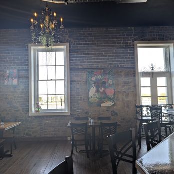 208 Wine Bar - Wine Bars Near Me - Savannah, Georgia
