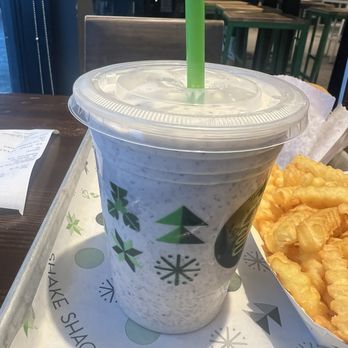 Shake Shack Kierland Commons - Burgers Near Me - Scottsdale, Arizona