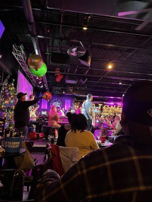 Two Tones Dueling Piano Bar by null