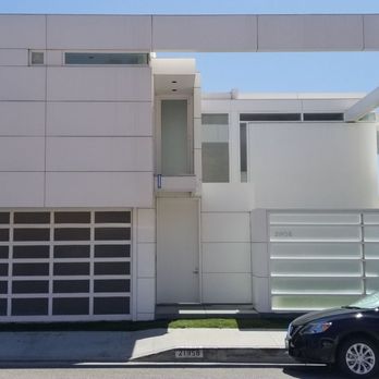 Surf City Tours - I can't remember whose Malibu home this is... - Bus Tours Near Me - Santa Monica, California Surf City Tours - I can't remember whose Malibu home this is... - Bus Tours Near Me - Santa Monica, California