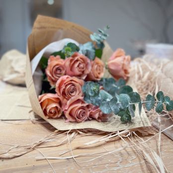 Bloom In Sunset Flower Studio - Valentine's Day's rose bouquet - Florists Near Me Bloom In Sunset Flower Studio - Valentine's Day's rose bouquet - Florists Near Me