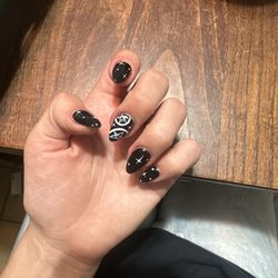 Hana’s Nails - Acrylics with nail art!