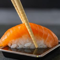 Sushi & Roll - Salmon Sushi
