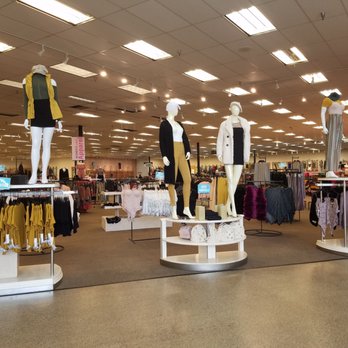 Sarah Outlet - More mannequins - Women's Clothing Near Me - Bakersfield, California Sarah Outlet - More mannequins - Women's Clothing Near Me - Bakersfield, California