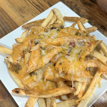 Flatiron bites & brews - Green Chile Cheese Fries - Cocktail Bars Near Me - Albuquerque, New Mexico