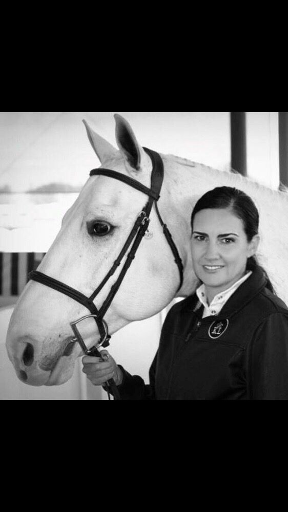 Gray's Equine Logo