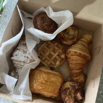 Reis’ Bakery - One of everything! - Bakeries Near Me - Omaha, Nebraska