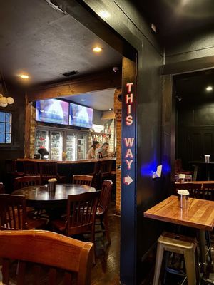 GUSTOS burger bar + more by null