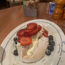 Pavlova at Frenchie