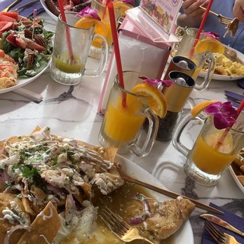 LE COCO - 2 Chilaquiles Verdes Mrs Coco French Toast con Fruta y Miel Chilaquiles Rojos - Desserts Near Me - Downey, California LE COCO - 2 Chilaquiles Verdes Mrs Coco French Toast con Fruta y Miel Chilaquiles Rojos - Desserts Near Me - Downey, California