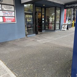 Market Street Shoes - Street View