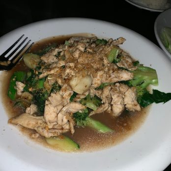 Sea Thai - Garlic and mixed veggies with chicken - Thai Near Me - Brooklyn, New York Sea Thai - Garlic and mixed veggies with chicken - Thai Near Me - Brooklyn, New York