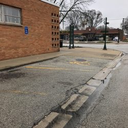 La Grange Park Post Office - Parking on the side