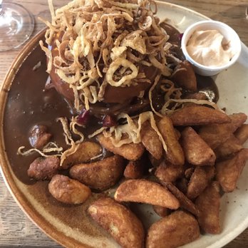 Café Vi.2 - Today's favorite color is brown.  Beef sandwich with gravy, crispy potatoes and fried onions. - Bars Near Me - Aalborg, 81
