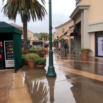 Carlsbad Premium Outlets - Rainy day - Shopping Centers Near Me - Carlsbad, California Carlsbad Premium Outlets - Rainy day - Shopping Centers Near Me - Carlsbad, California