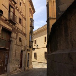 Turismo de Segovia - A normal street in the middle of Segovia