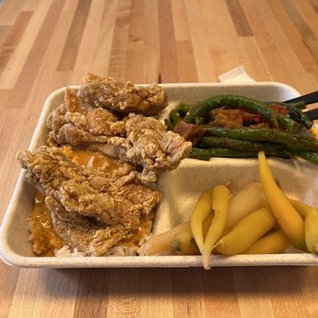 Little Wayla - Fried chicken, panang curry over rice, green beans, and carrots. - Thai Near Me - New York, New York Little Wayla - Fried chicken, panang curry over rice, green beans, and carrots. - Thai Near Me - New York, New York