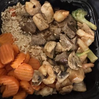Fuji Express Japanese Restaurant - Teriyaki steak, chicken and shrimp with mushrooms, broccoli, and carrots - Japanese Near Me - Boiling Springs, South Carolina Fuji Express Japanese Restaurant - Teriyaki steak, chicken and shrimp with mushrooms, broccoli, and carrots - Japanese Near Me - Boiling Springs, South Carolina