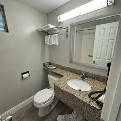 The Blue Dolphin Inn - Bathroom sink/toilet and my wet towels