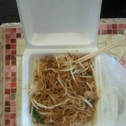 Keo's Thai Kitchen - Chicken pad thai