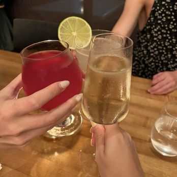 The Osprey - Happy hour drinks - Prosecco, cider, and daiquiri - Seafood Near Me - Orlando, Florida