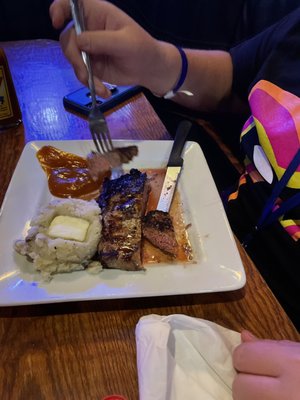Lew's Grill & Bar by null