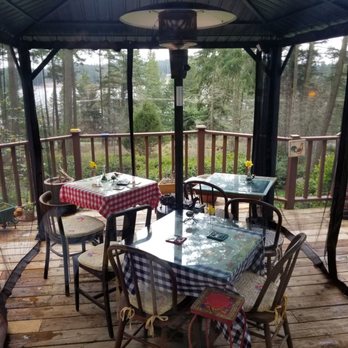 Inn To the Woods - Outdoor breakfast or afternoon relaxing - Hotels Near Me - Friday Harbor, Washington Inn To the Woods - Outdoor breakfast or afternoon relaxing - Hotels Near Me - Friday Harbor, Washington