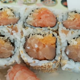 E10 Spicy Salmon Roll