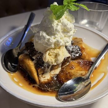 Noble Tavern - Cinnamon bread pudding - Cocktail Bars Near Me - St. Petersburg, Florida