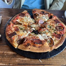 Bee Hive 10" pizza