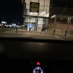 Lidl - Customer being thrown out by staff because they wanted to close early. Can you imagine this happening in Germany. Never.