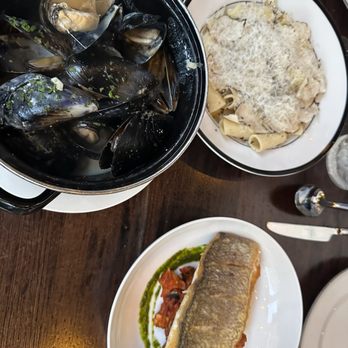 Perle Restaurant - Mussels, branzino, truffle pasta - New American Near Me - Pasadena, California