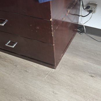 Portside Inn & Suites - Furniture falling apart - Hotels Near Me - Los Angeles, California Portside Inn & Suites - Furniture falling apart - Hotels Near Me - Los Angeles, California