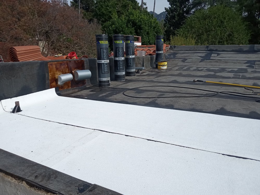 Slide of Hernandez Roofing