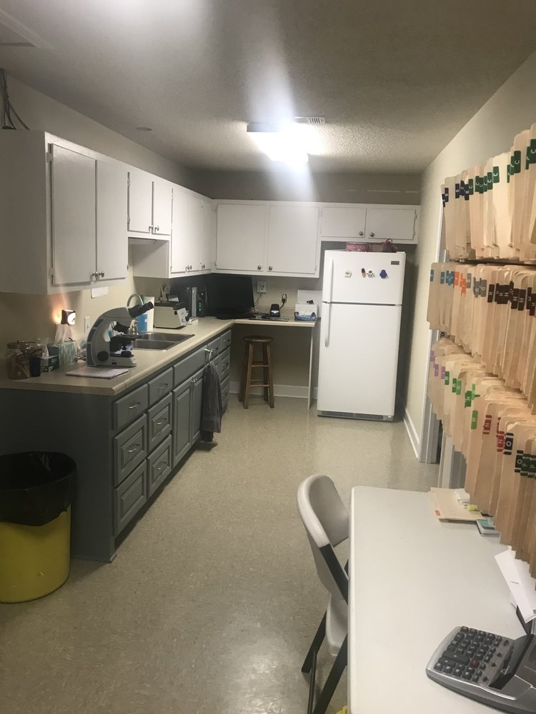 RIVER OAKS ANIMAL HOSPITAL Updated September 2024 21 Photos 14471