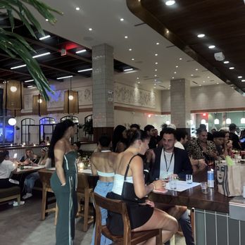 Sixty Vines - New American Near Me - Miami, Florida