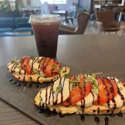 Vyable Coffee - Caprese toast and iced americano