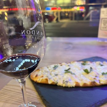 Landon Winery - Wine Tasting Room Near Me - Grapevine, Texas