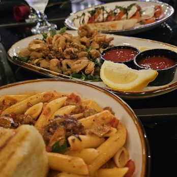 Lorimar Vineyards and Winery - Italian sausage and peppers pasta, calamari, caprese salad & alfredo pasta w/shrimp - Wineries Near Me - Temecula, California Lorimar Vineyards and Winery - Italian sausage and peppers pasta, calamari, caprese salad & alfredo pasta w/shrimp - Wineries Near Me - Temecula, California