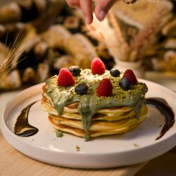 Pistachio pancakes